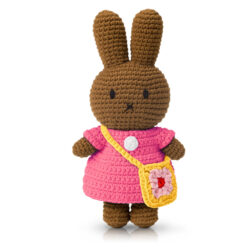 Melanie handmade and her pink dress en flowerbag