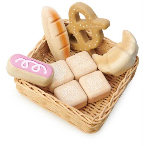 Houten brood in mand