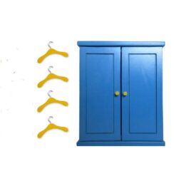 Nijntje kleding kast en 4 hangers